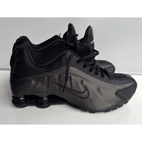 Nike Shox R4 Black Sneakers, Mens Size 8.5, HQ1988-001. Used Good Condition main image 3